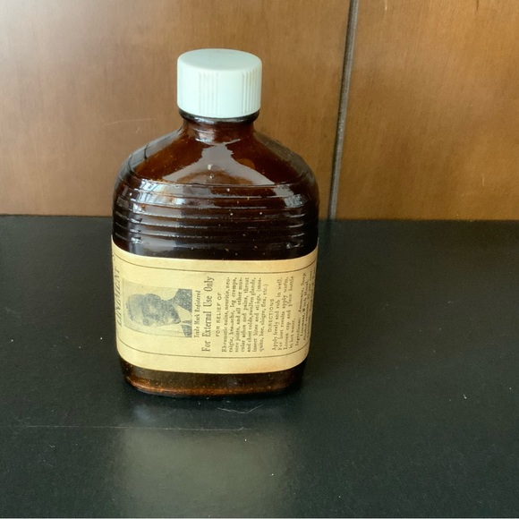 Vintage Dr. I. E. Scripture Co. Amber-colored medicine bottle - Picture 2 of 5